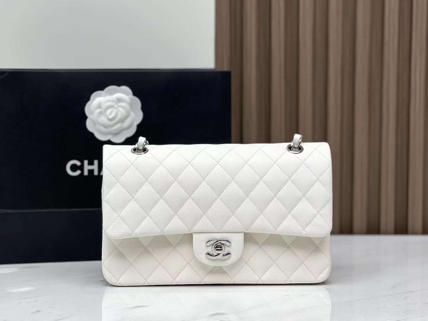 CLASSIC 11.12 HANDBAG - 화이트